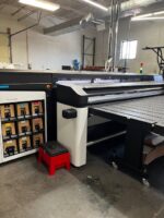 Used HP R2000+ Flatbed Printer cust0001117
