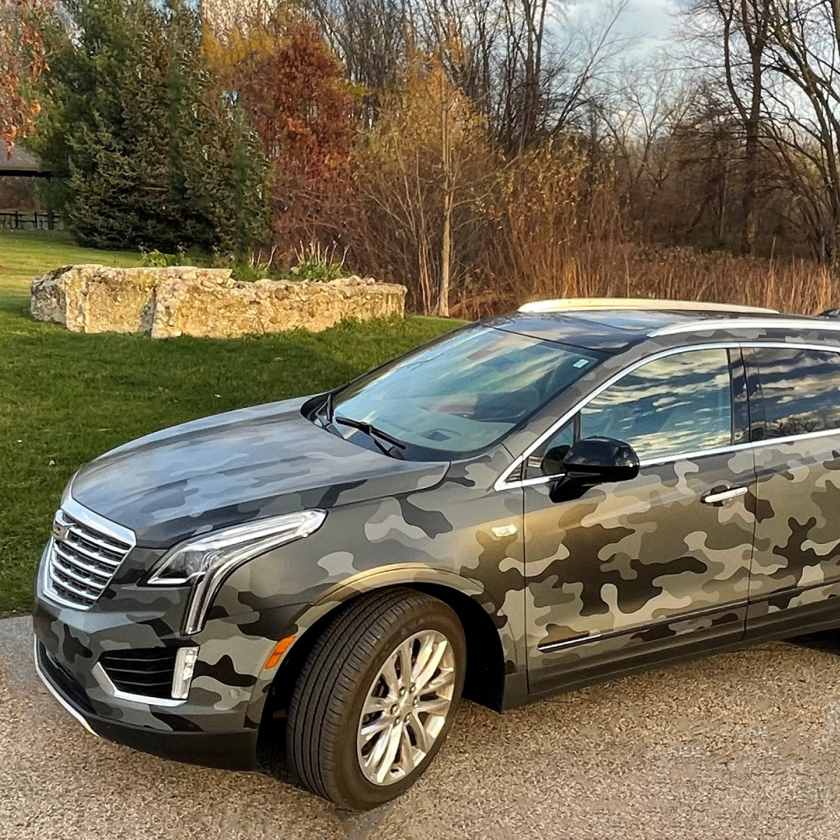 840_AutoMark-Cast_Image_square Photo of a mid-size SUB covered with a standard army camouflage pattern. The wrap was printed on GF 840.